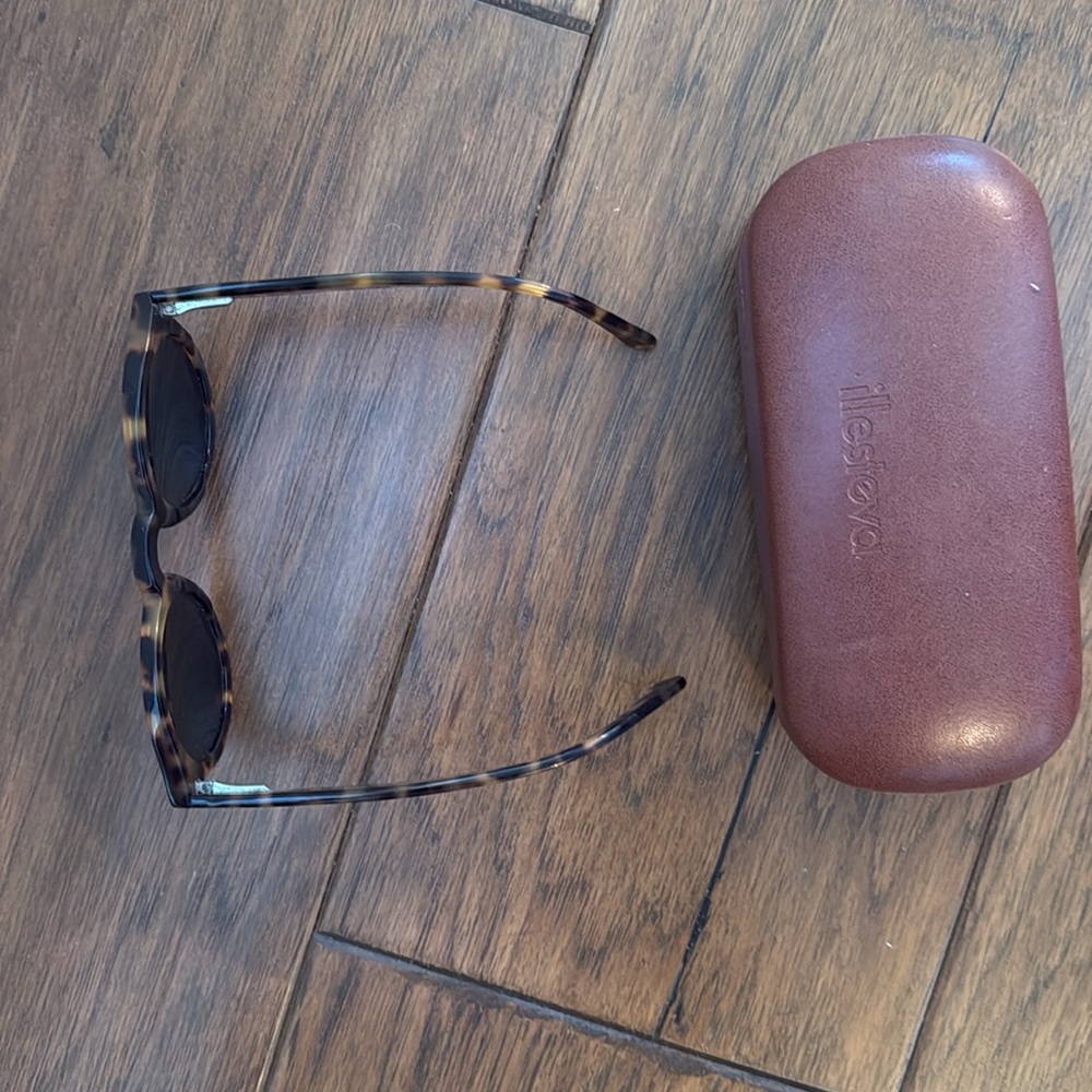 Illesteva Leonard Sunglasses Tortoise Blue Mirror - Picture 7 of 13